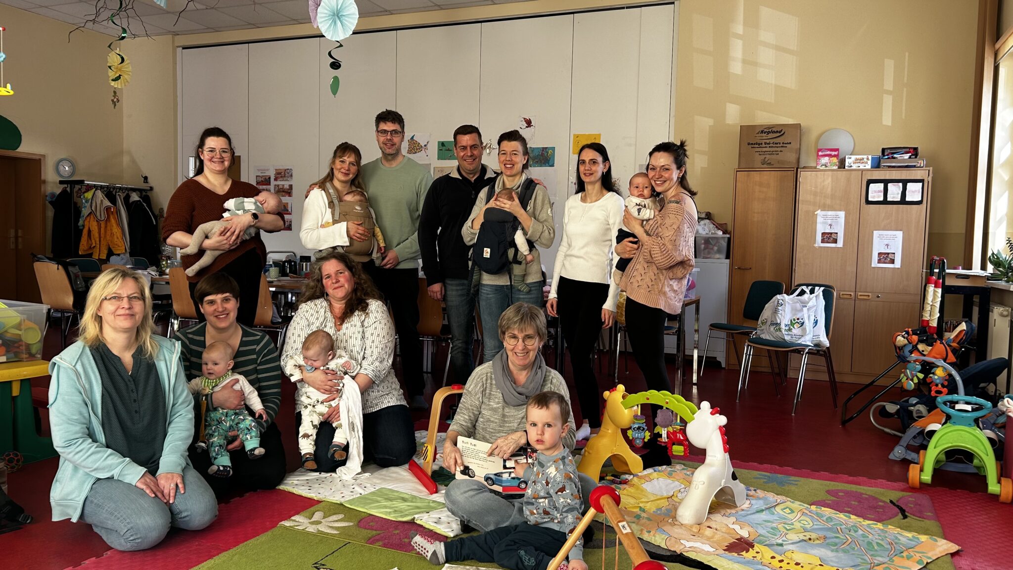 Willkommene Einladung: Die Babybegrüßung im Familienzentrum schafft eine entspannte Atmosphäre, um locker ins Gespräch zu kommen. Foto: Pauline Thiel